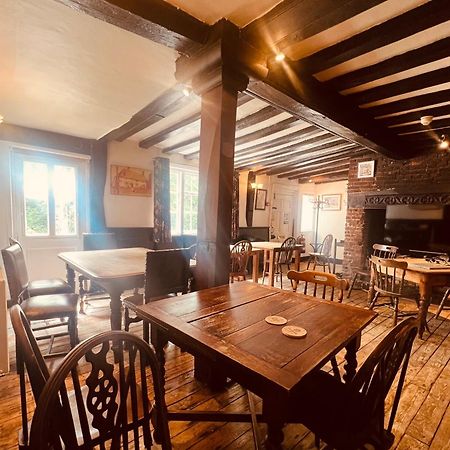 Cosy And Eco-Friendly Cabins Next To 16Th Century Pub Newmarket  Kültér fotó