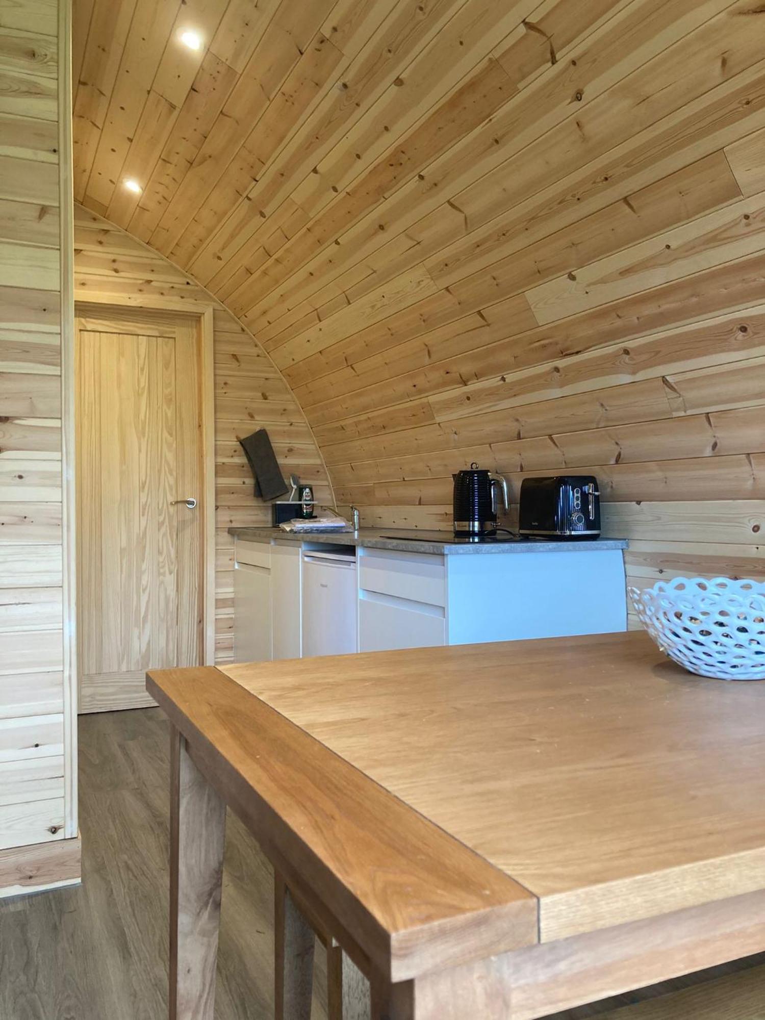 Cosy And Eco-Friendly Cabins Next To 16Th Century Pub Newmarket  Kültér fotó